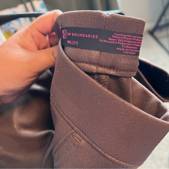 Faux leather pants - Picture 2 of 3